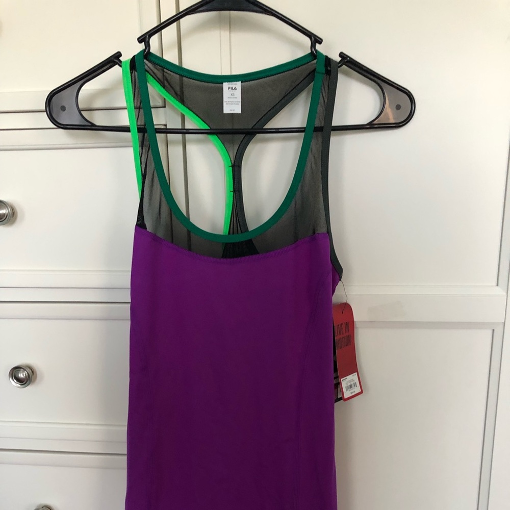 WOMANS FILA WORKOUT TOP